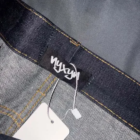 Raw denim - Picture 2 of 3